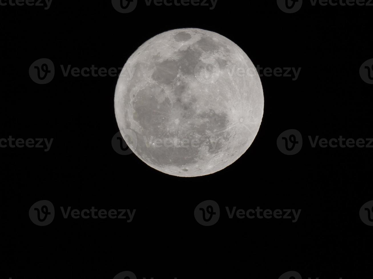 pleine lune vue au télescope photo