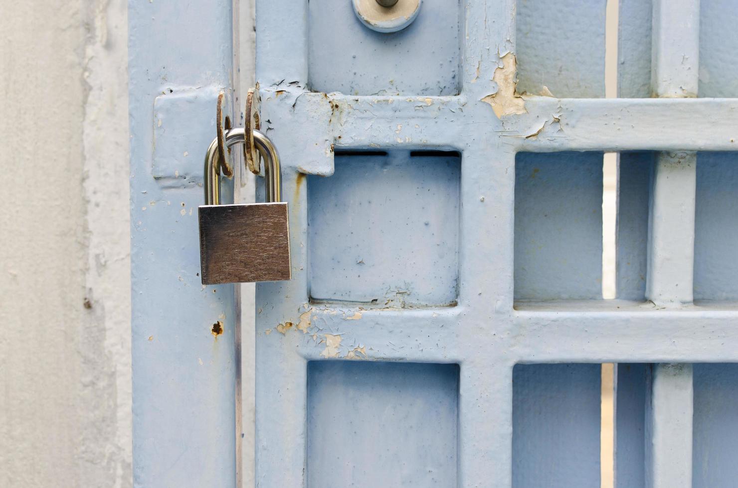 concept de sécurité à la maison avec cadenas photo