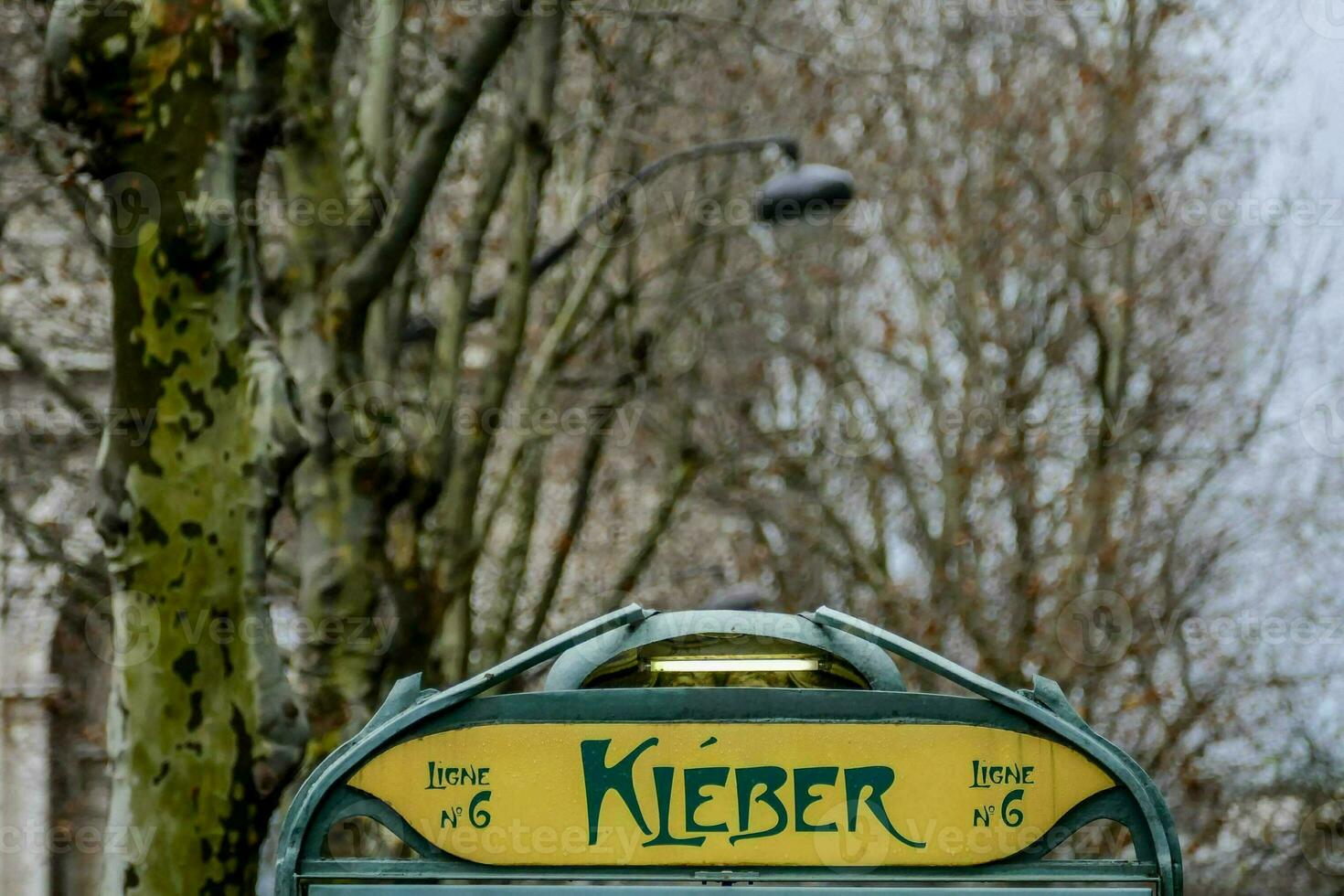 une autobus avec une signe cette dit Kieber photo