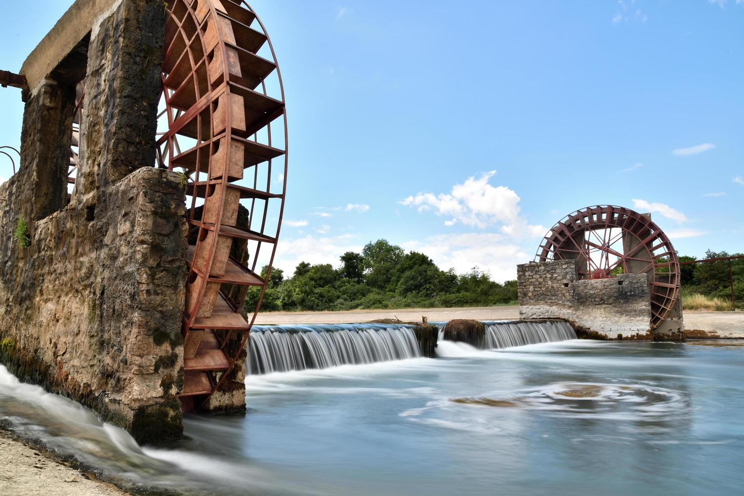 photo en accéléré de la cascade d'eau