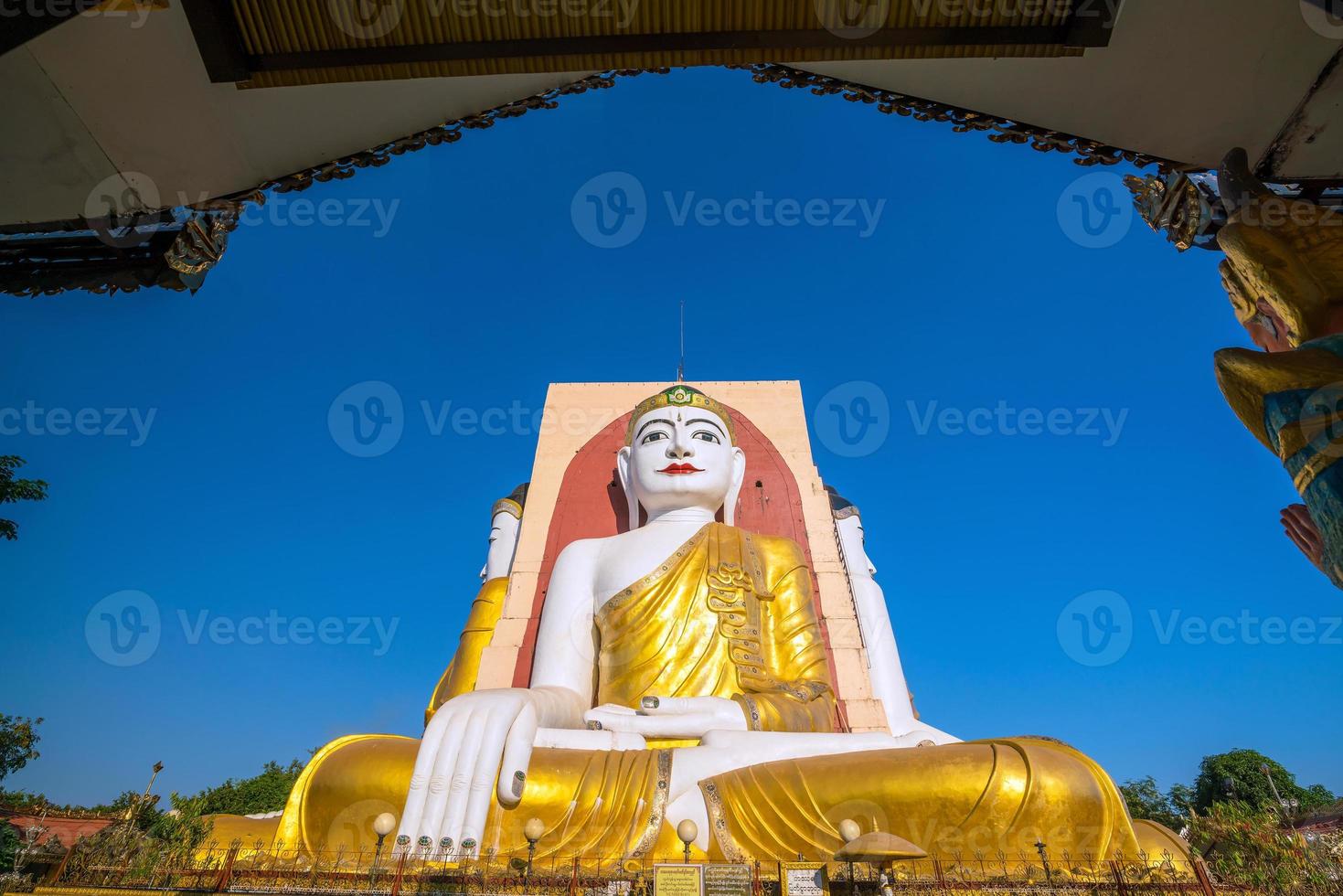 quatre visages de bouddha à kyaikpun bouddha photo