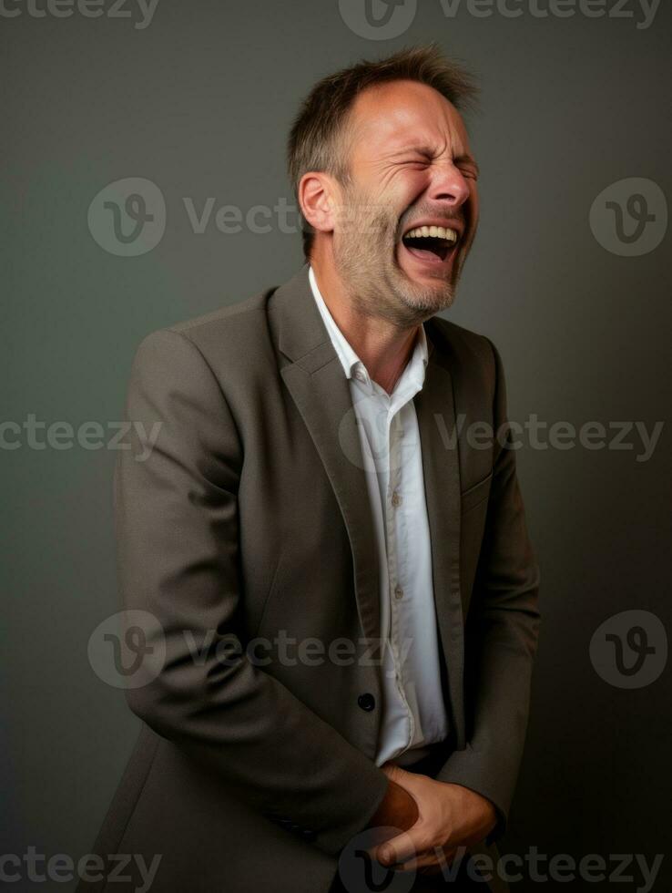 homme avec douleur sur neutre Contexte ai génératif photo