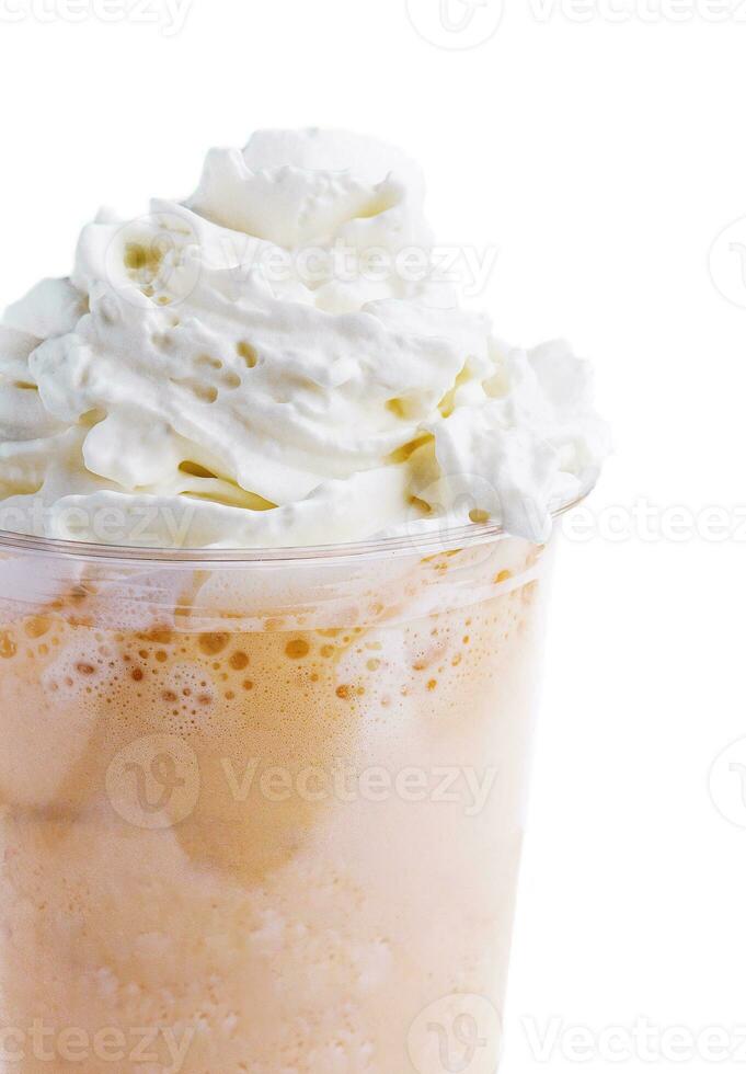 Chocolat Milk-shake avec fouetté crème sur blanc photo