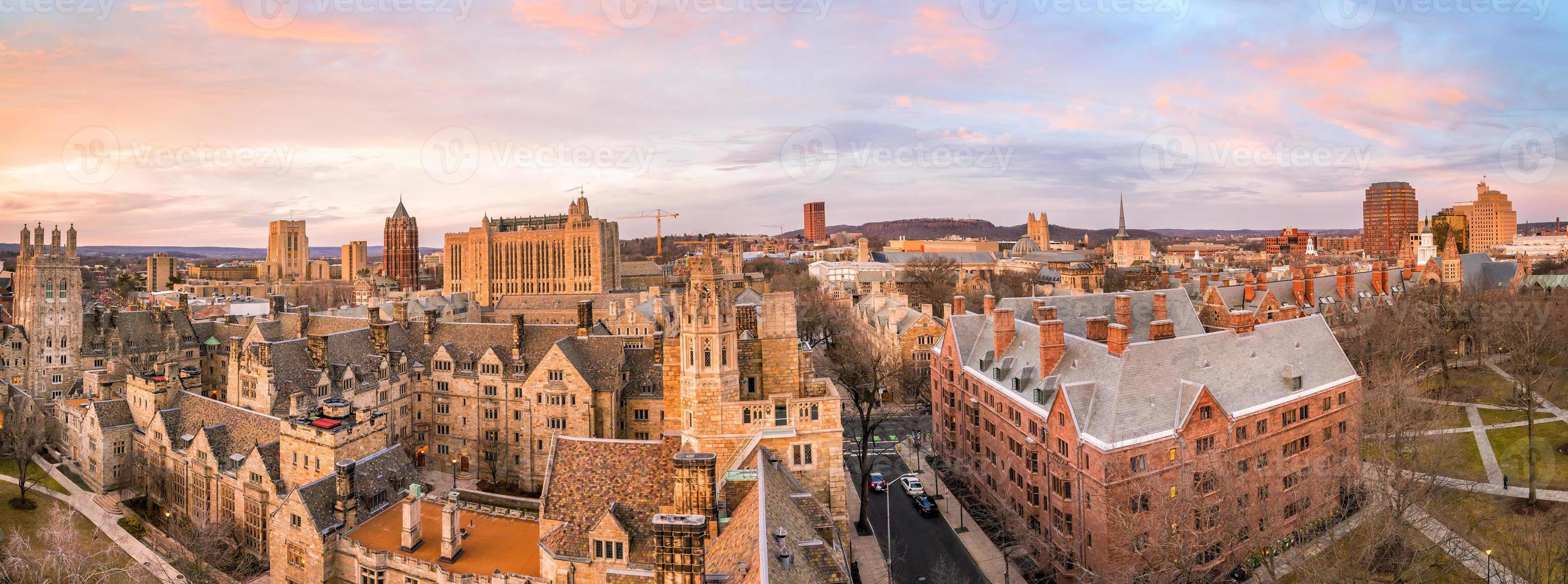 bâtiment historique et campus de l'université de yale depuis la vue de dessus photo