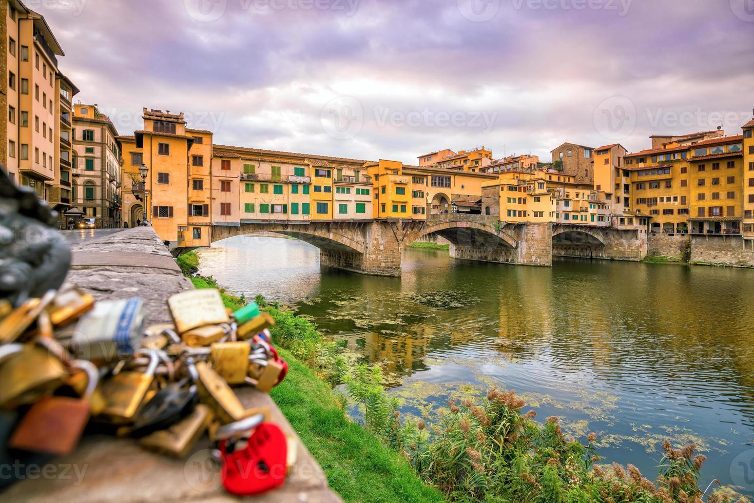 Ponte Vecchio sur l'Arno à Florence photo