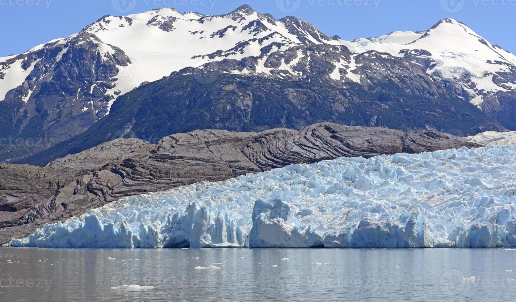 glacier alpin descendant des montagnes photo