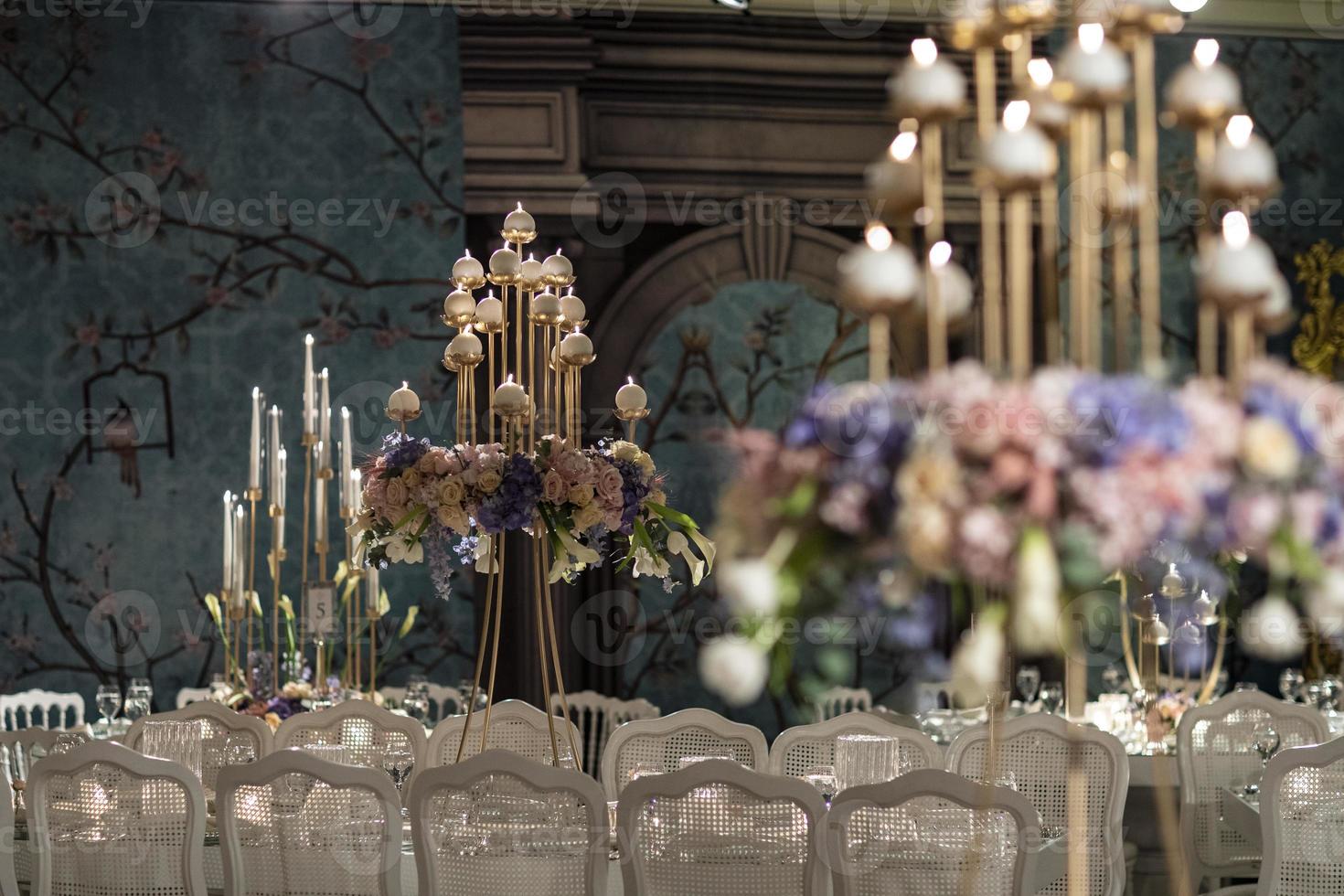 décor de salle de mariage, décor d'événement de salle à manger de luxe photo