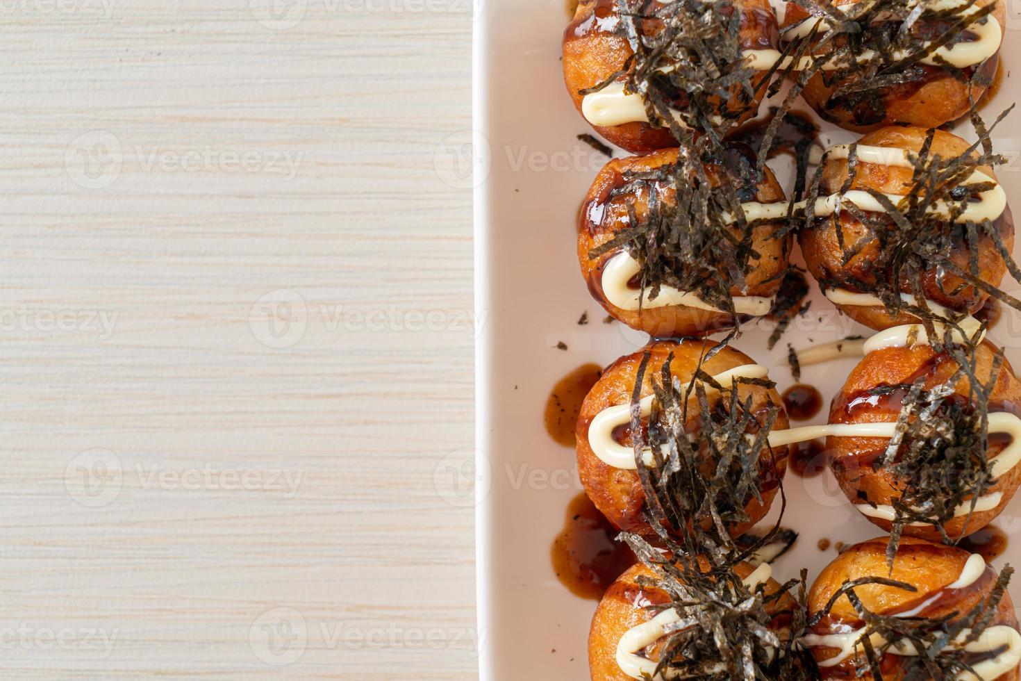 boulettes de takoyaki ou boulettes de poulpe photo