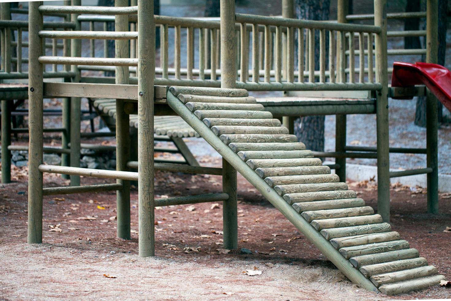 aire de jeux pour enfants en plein air pour s'amuser photo