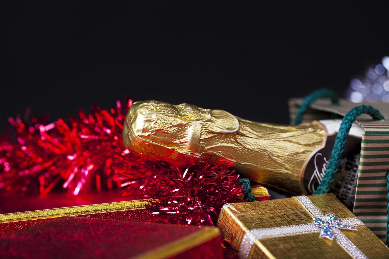 concept de boîte cadeau champagne anniversaire noël saint valentin photo