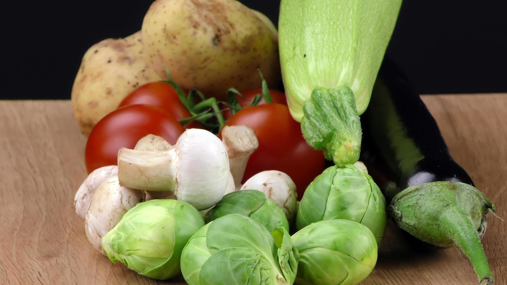 mélange de légumes biologiques sains photo