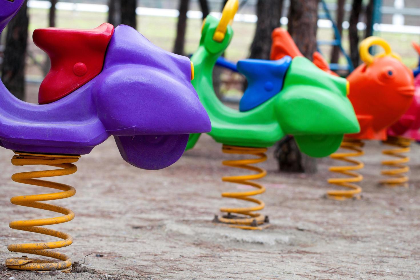 aire de jeux pour enfants en plein air pour s'amuser photo