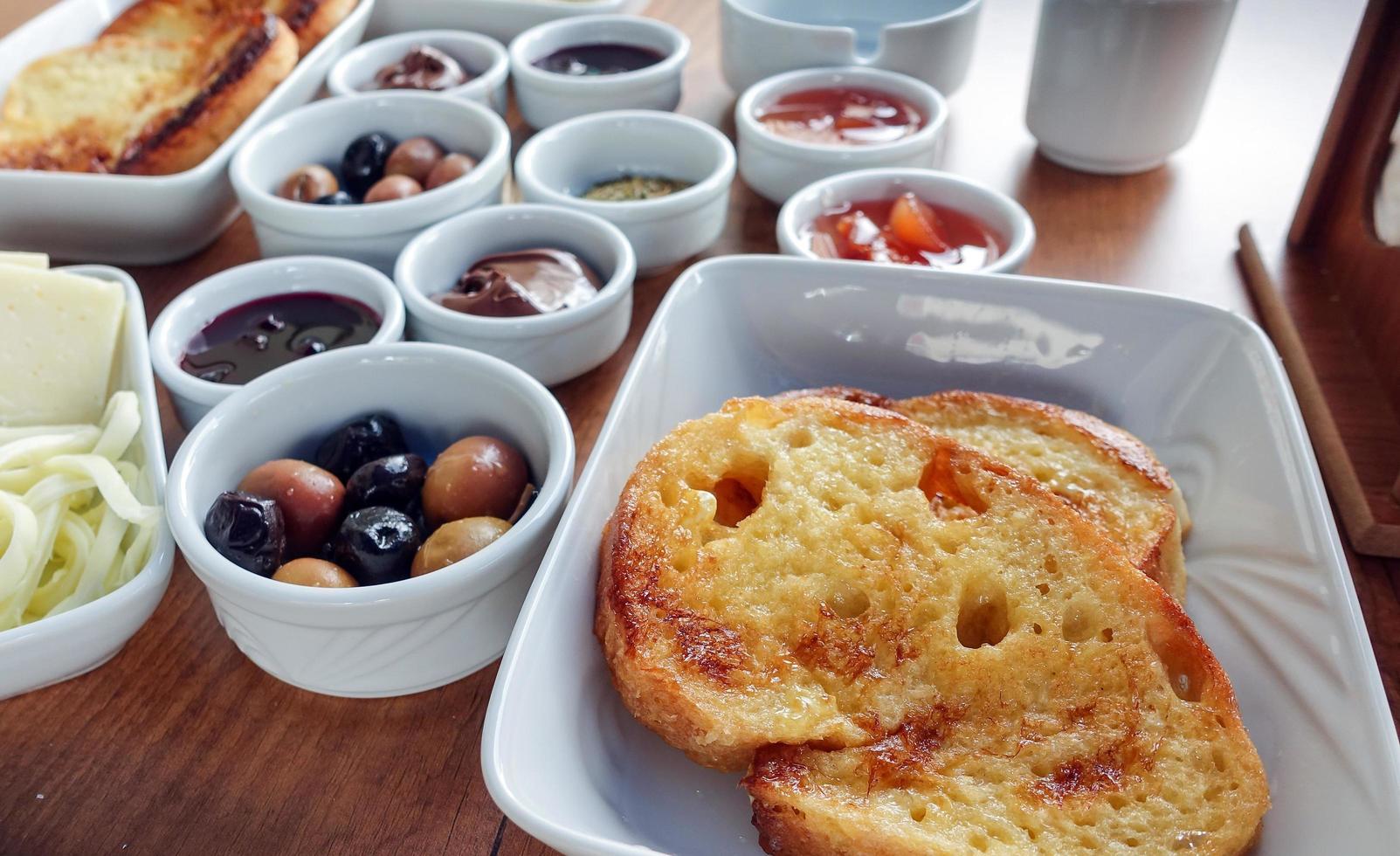 table de petit déjeuner traditionnel turc photo