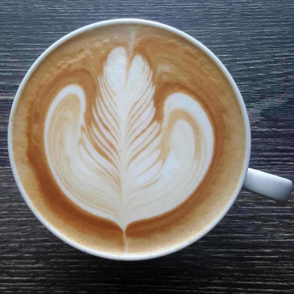 vue de dessus d'une tasse de café latte art. photo