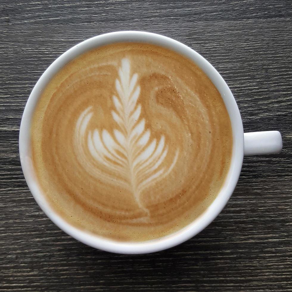 vue de dessus d'une tasse de café latte art. photo