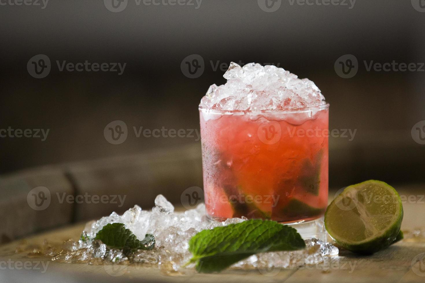cocktail d'alcool rouge photo