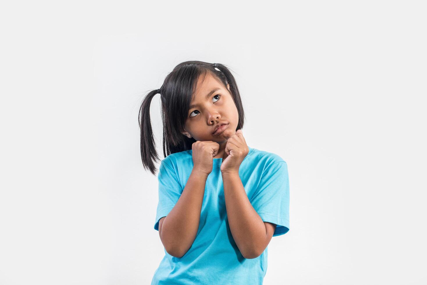 petite fille se sentir en colère en studio shot photo