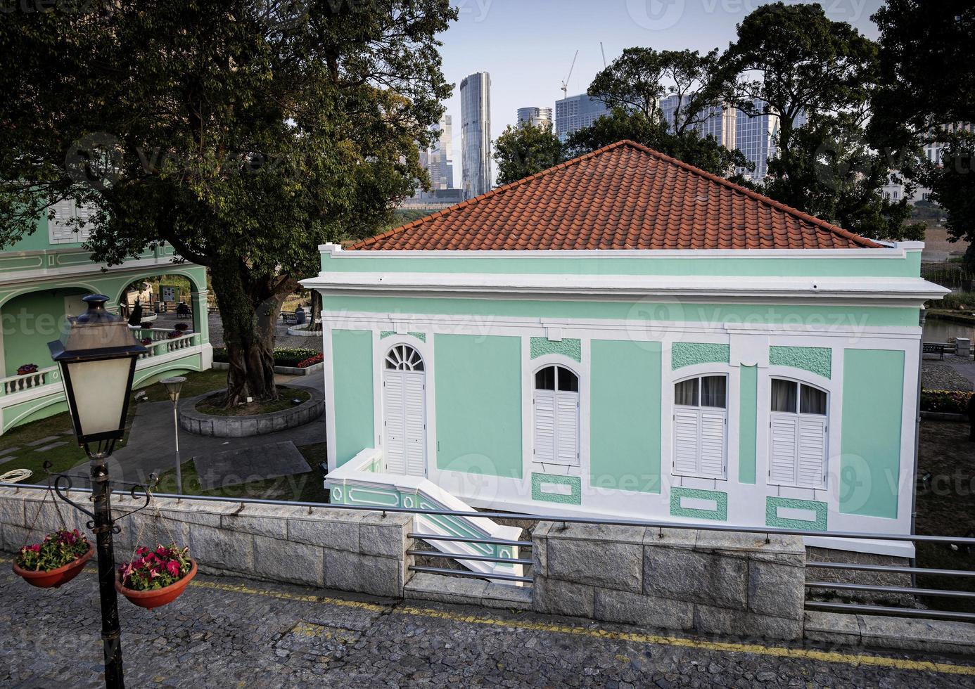 Bâtiment historique du patrimoine colonial portugais dans la vieille ville de Taipa à Macao, Chine photo