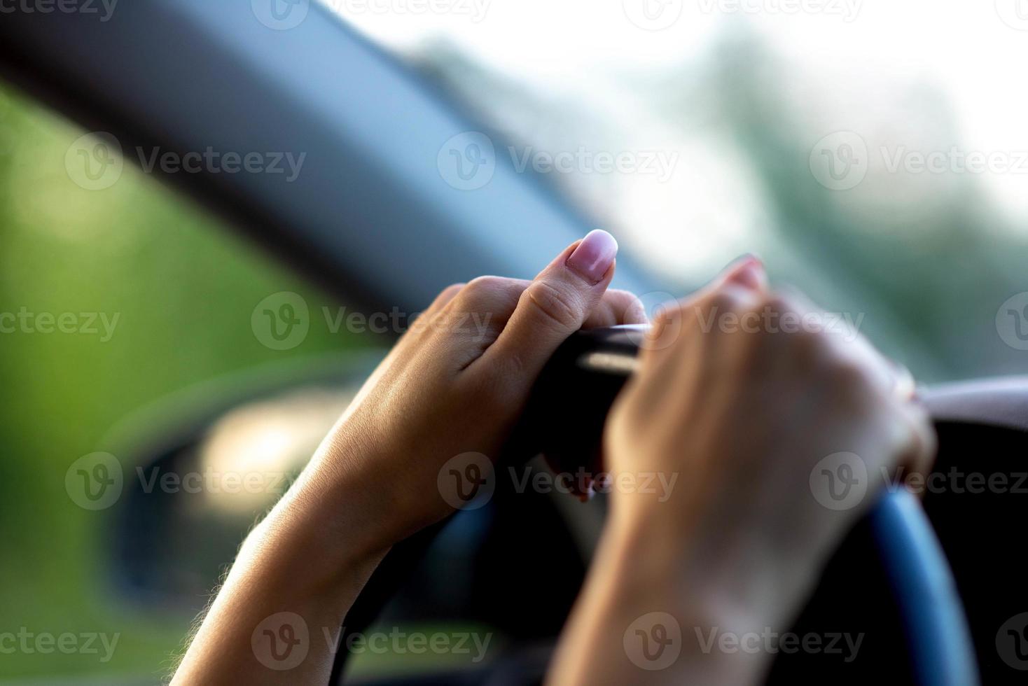 femme, mains, volant photo