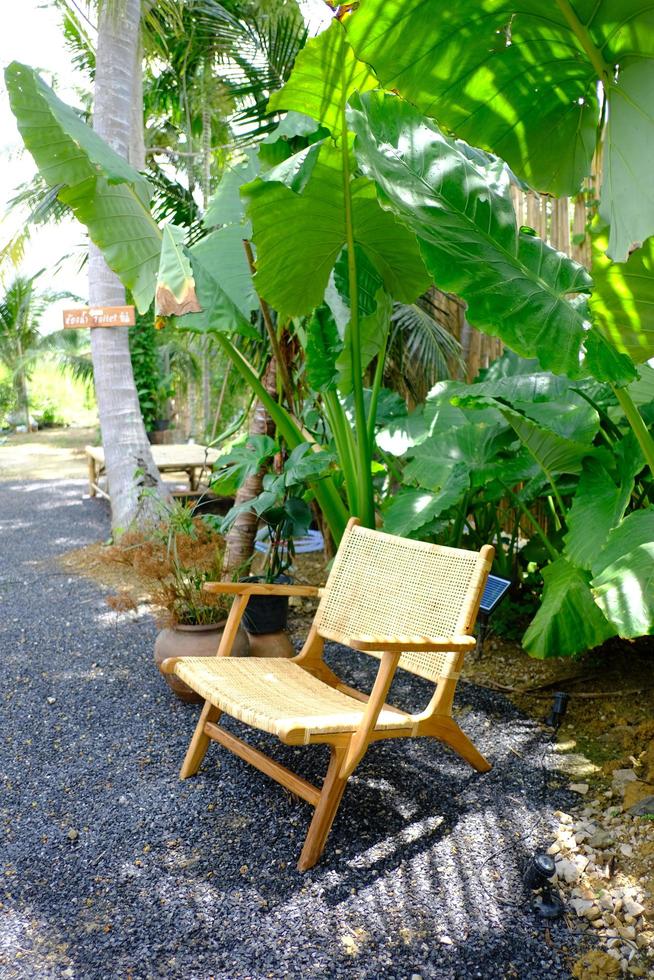 chaise en bois naturel siège simple photo