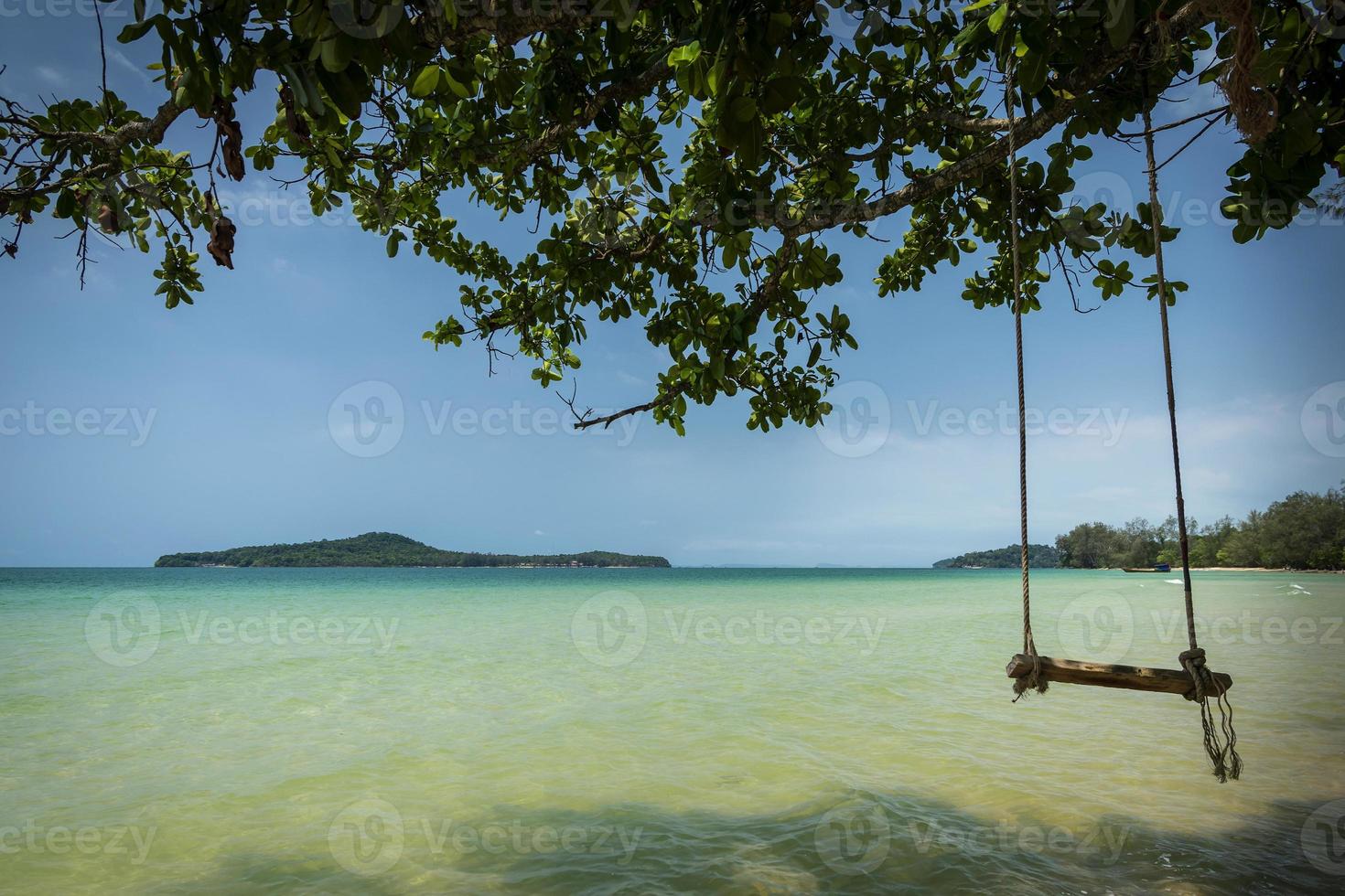 longue plage sur l'île de koh ta kiev près de sihanoukville cambodge photo