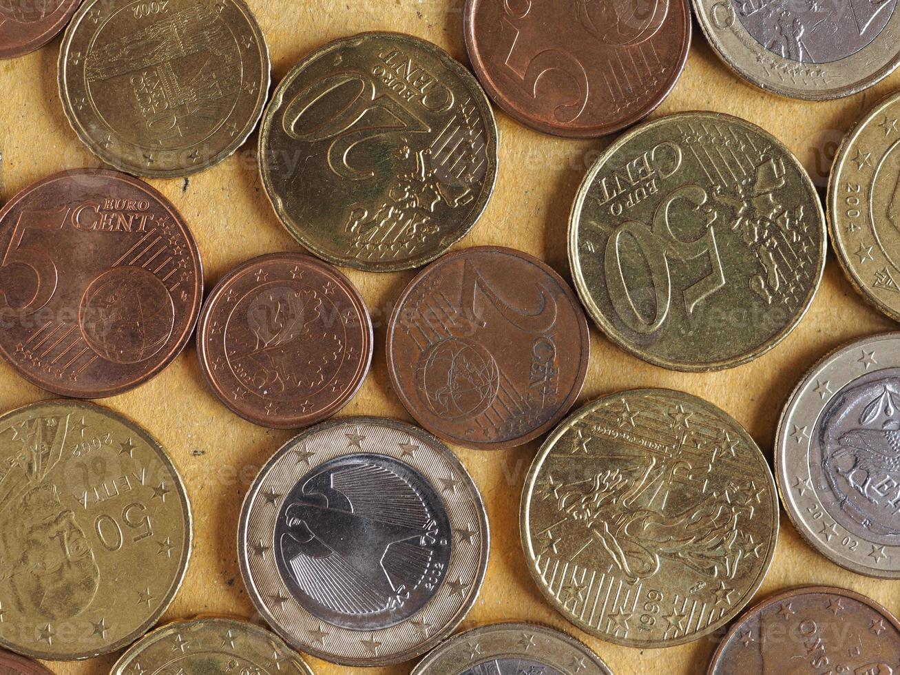 mise à plat des pièces en euros photo