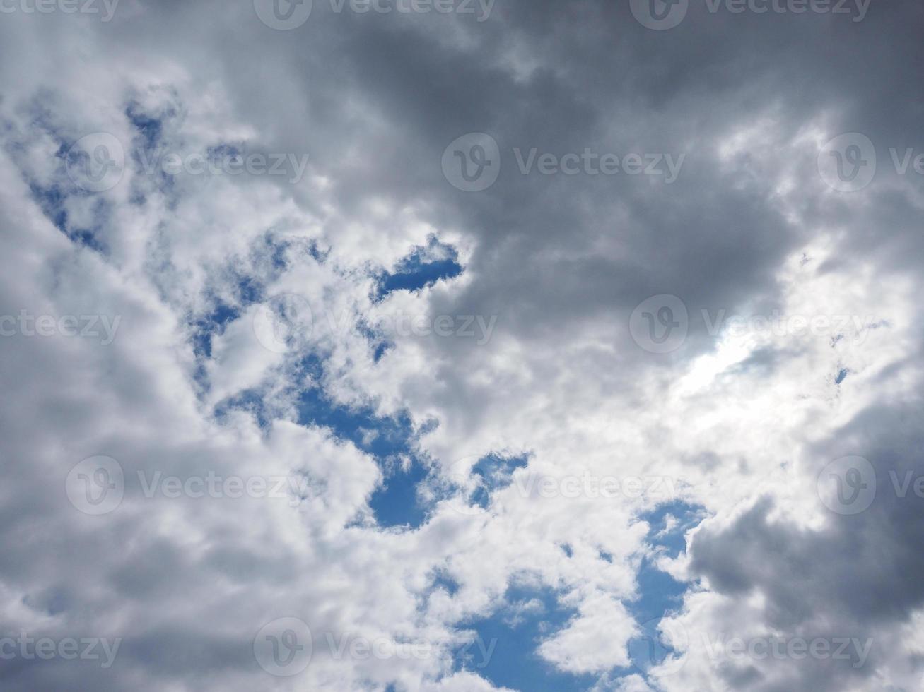 ciel bleu avec fond de nuages photo