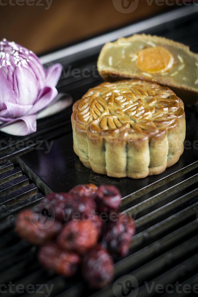 Gâteaux de lune gastronomiques traditionnels chinois gros plan de la nourriture sucrée festive photo