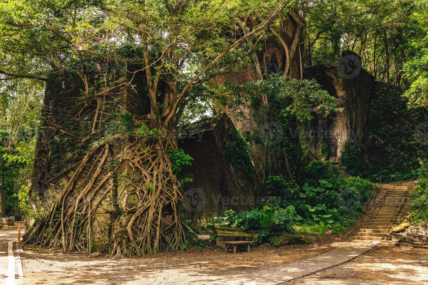 ruines du pont de longteng, alias pont yutengping photo