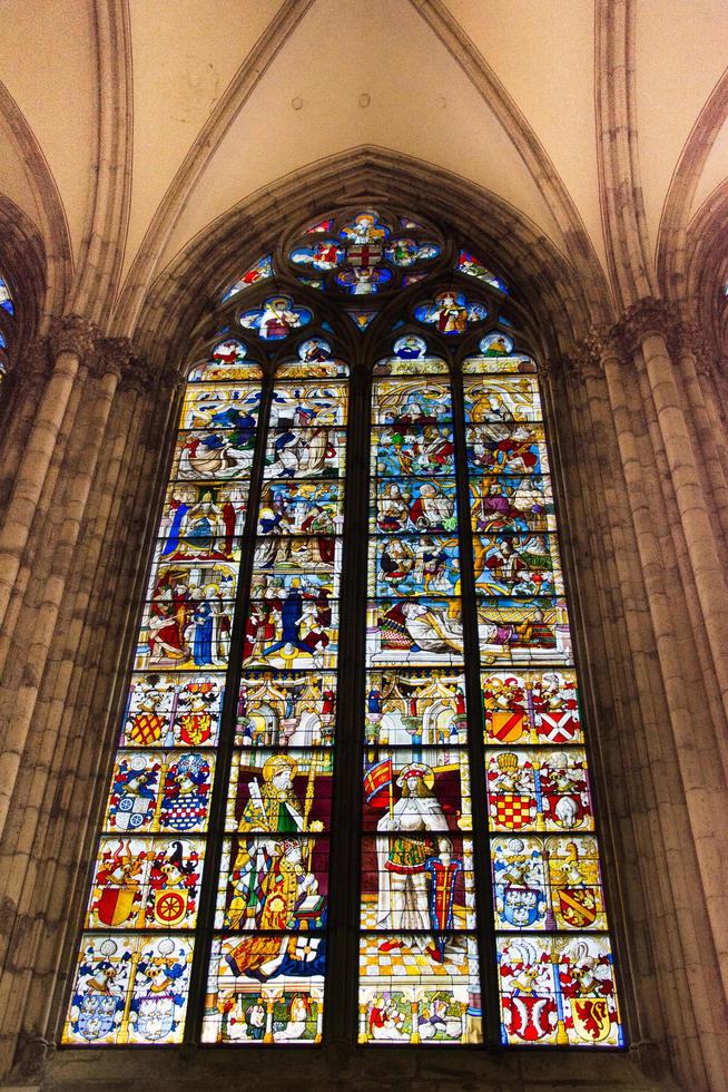 Cologne, Allemagne 2017- vitraux de la cathédrale Saint-Pierre photo