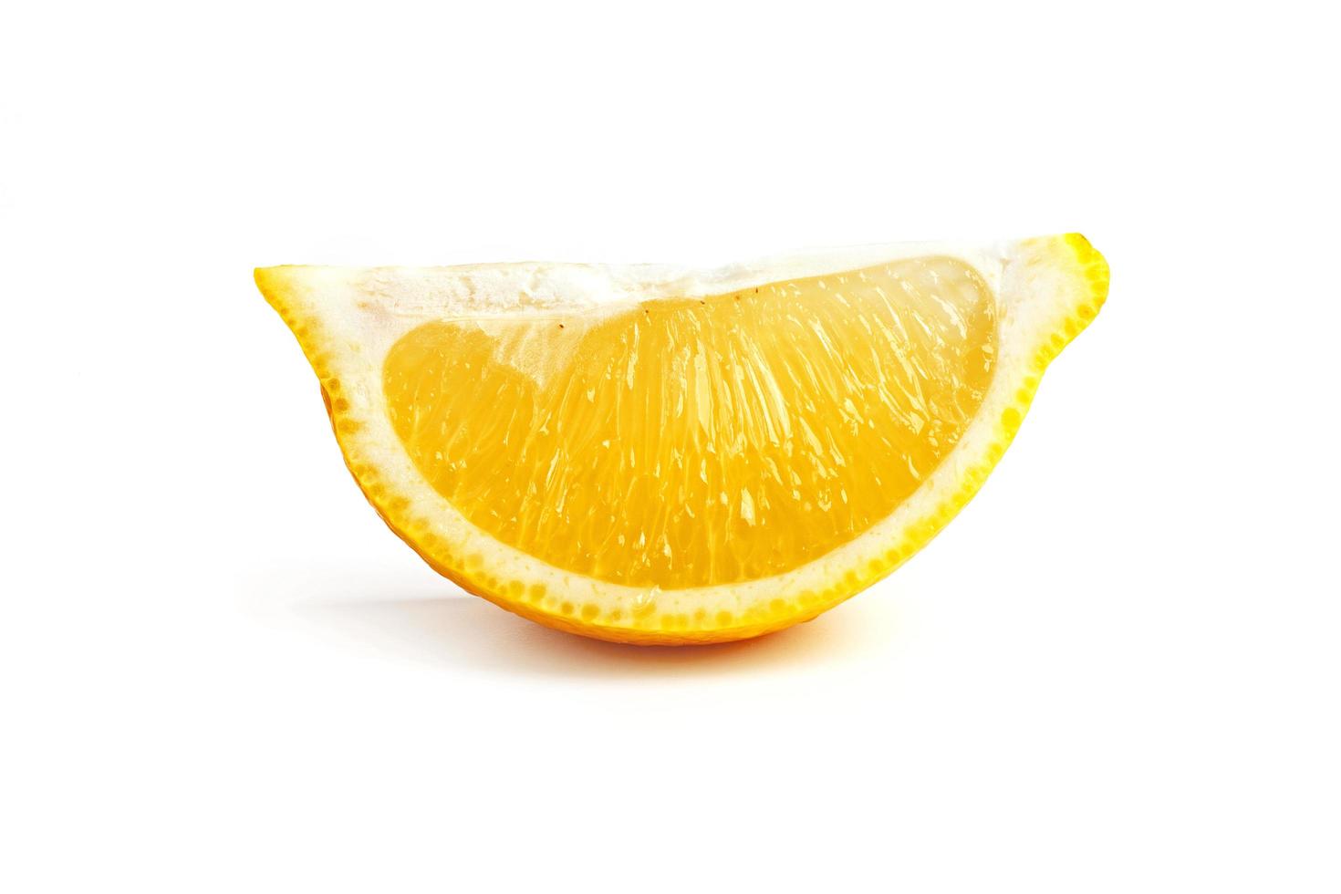 tranche de citron jaune mûr photo
