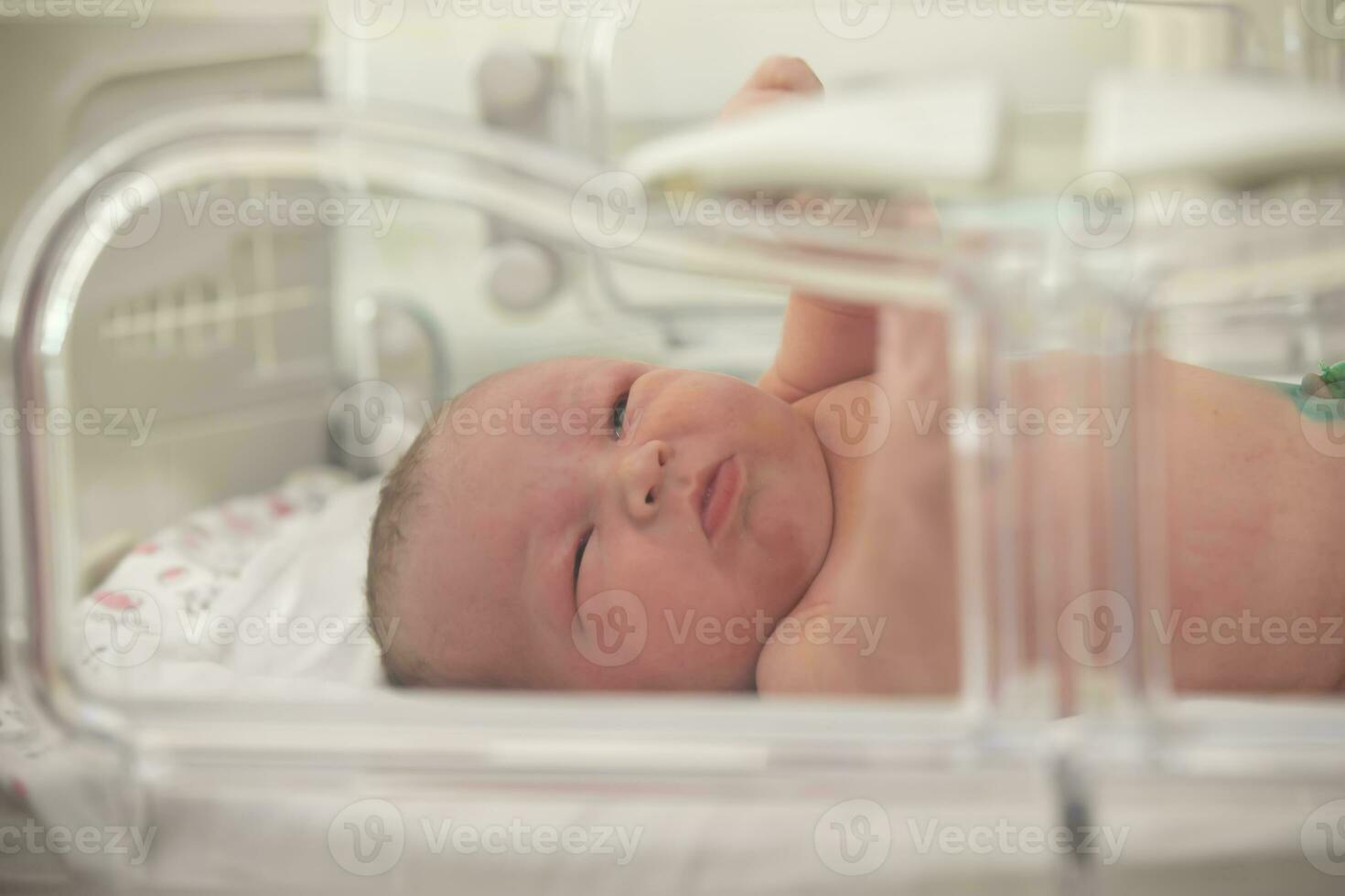 nouveau née prématuré bébé dans nicu intensif se soucier unité photo