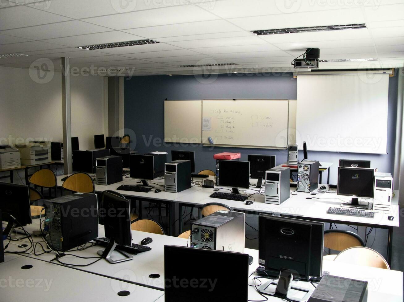 moderne français haute école ordinateur salle de cours photo