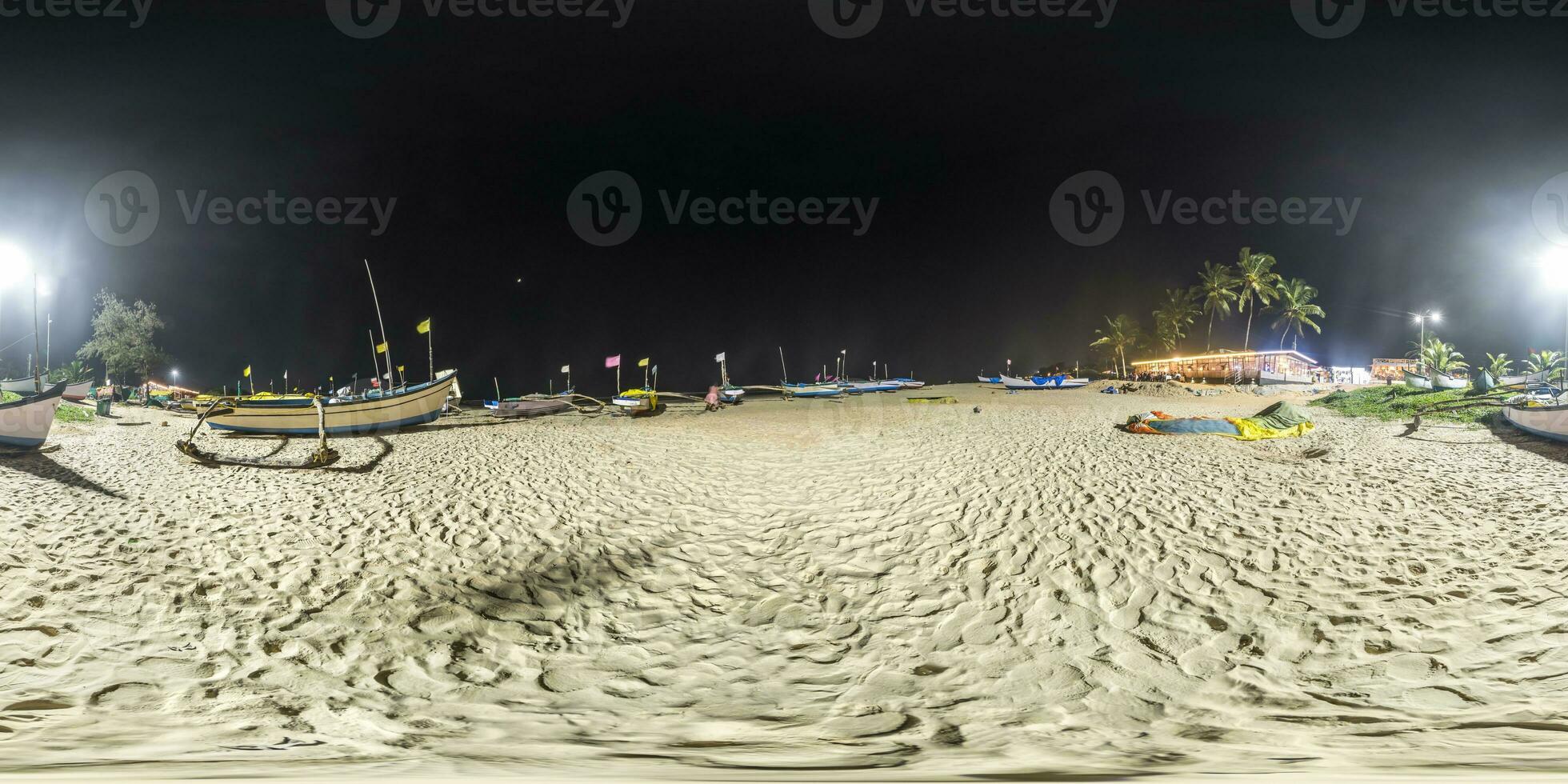 sans couture sphérique hdr 360 nuit panorama près pêche bateaux sur le océan dans Inde dans équirectangulaire projection, pour vr ar contenu photo