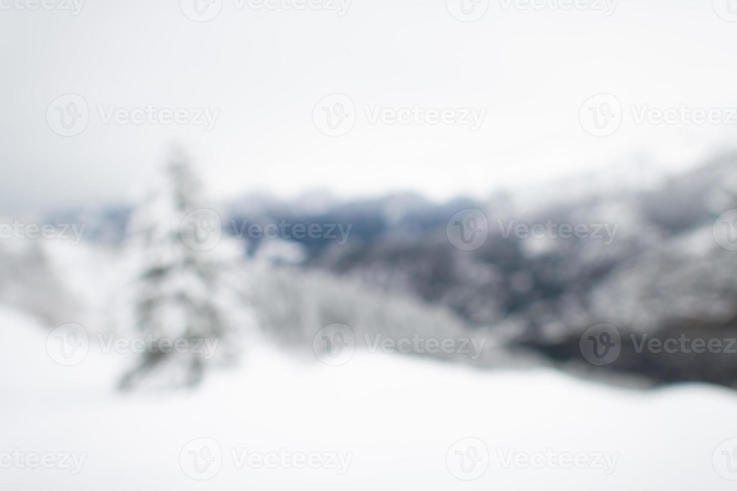 image d'arrière-plan floue. paysage d'hiver après les chutes de neige photo