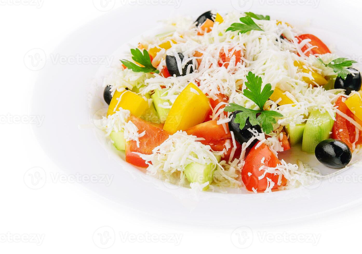 Frais légume grec salade sur blanc photo