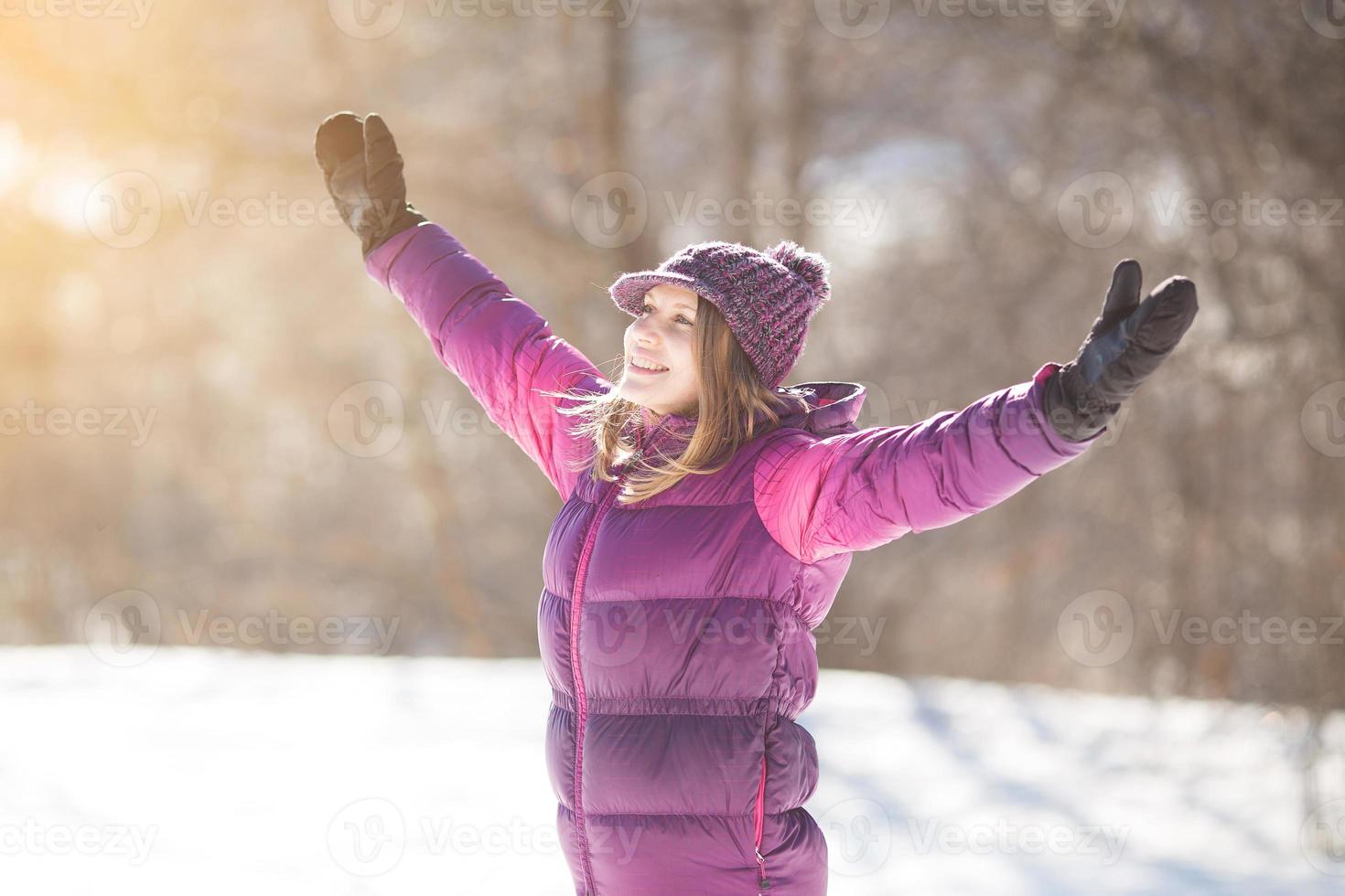 fille heureuse dans un chapeau photo