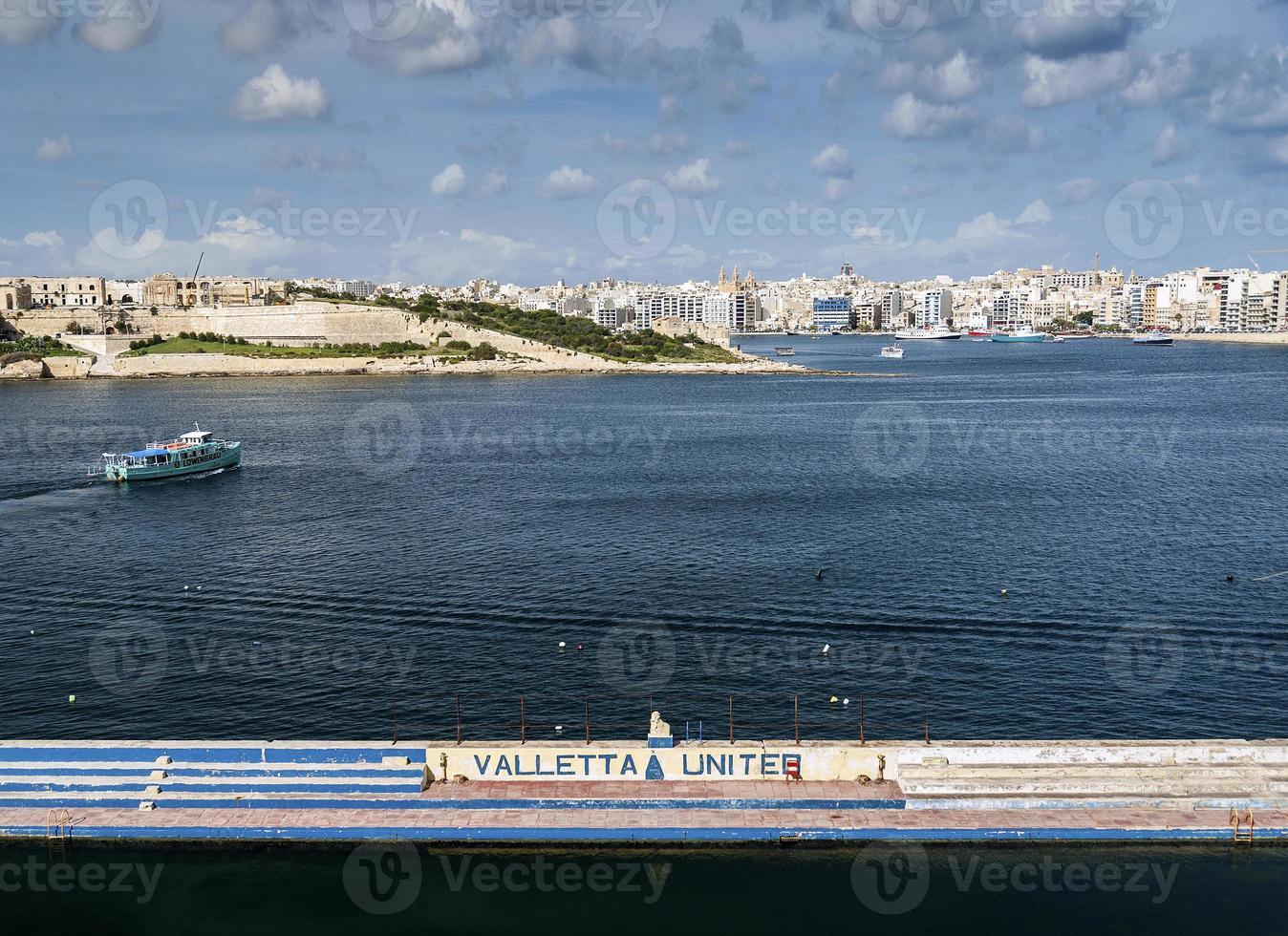 la valletta célèbre vieille ville fortifications architecture vue panoramique à malte photo