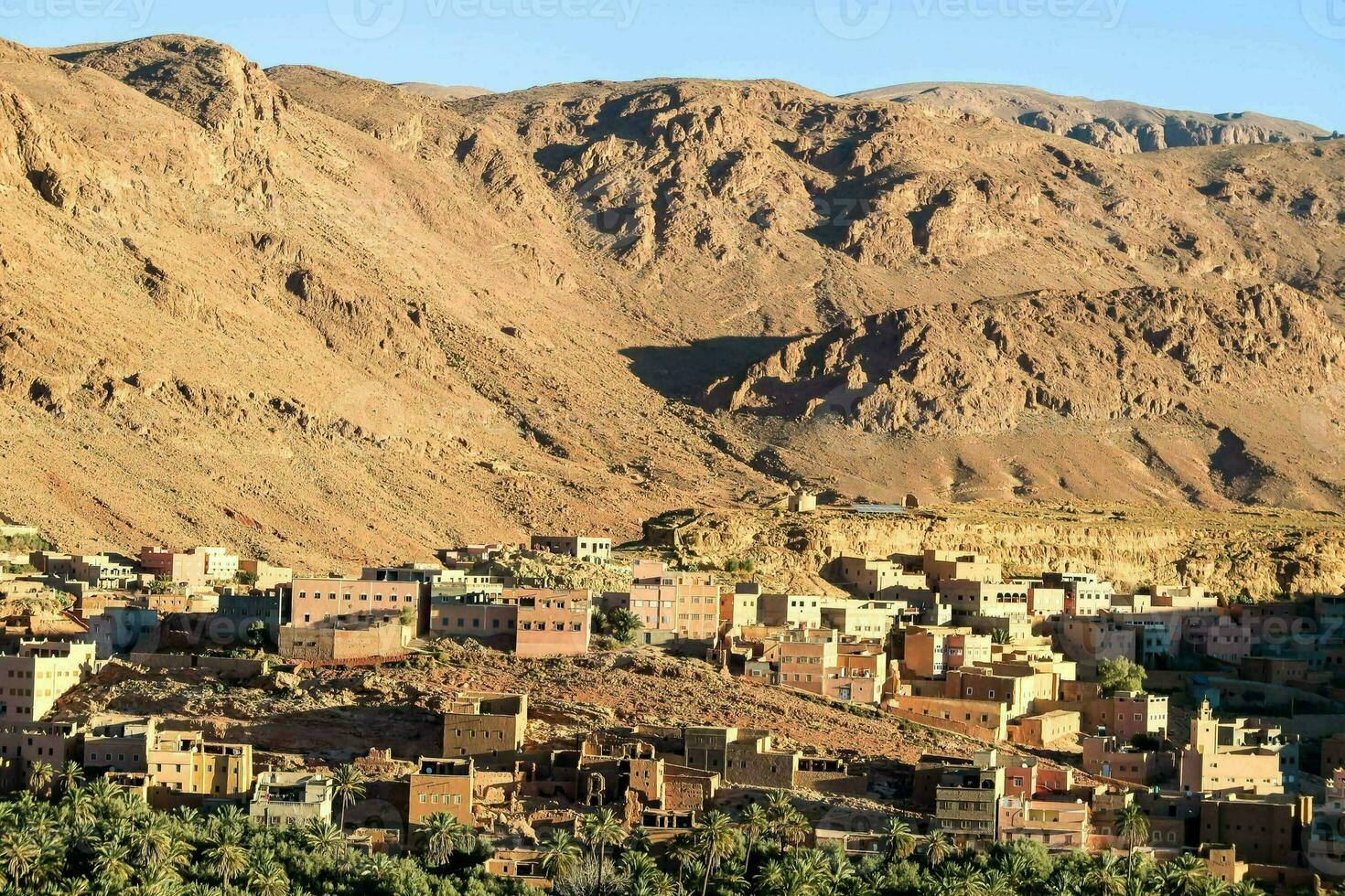 une ville vue dans le montagnes photo