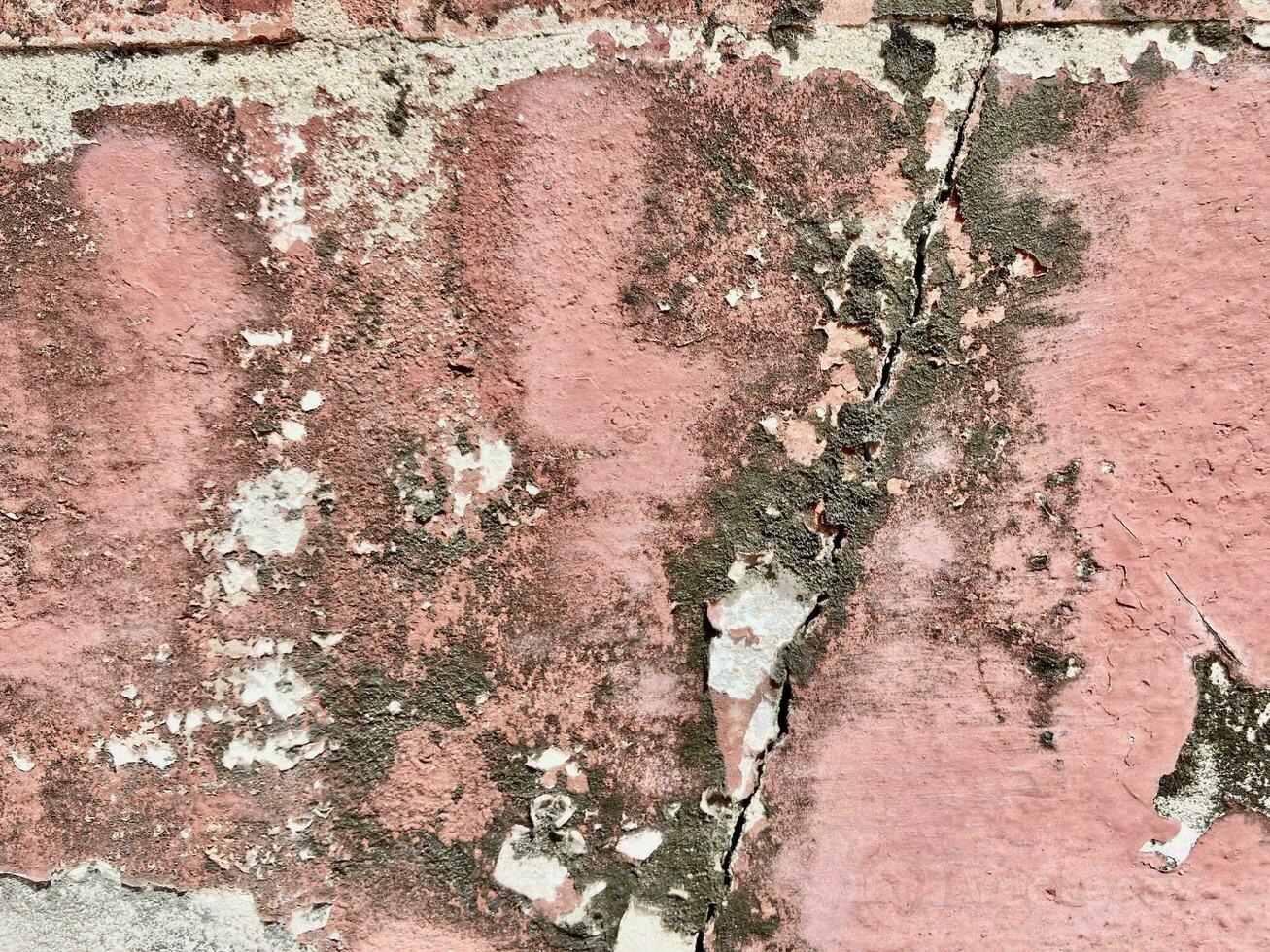 vieux plâtre des murs peint rouge photo