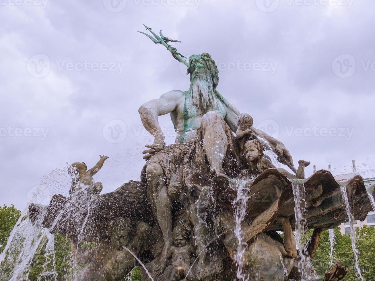 fontaine de neptunbrunnen à berlin photo
