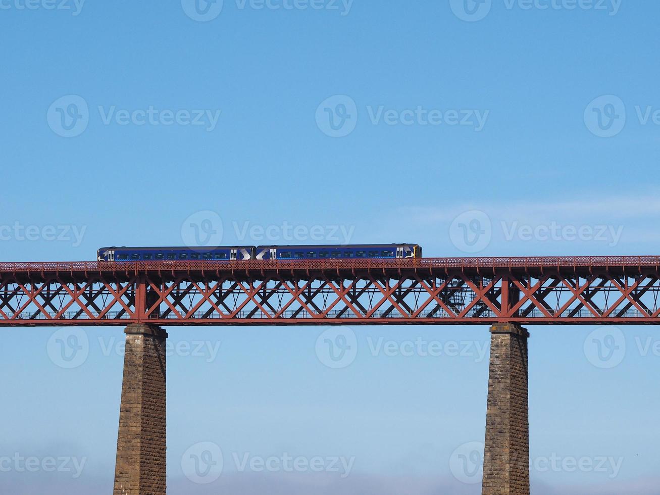 Pont du quatrième sur Firth of Forth à Édimbourg photo