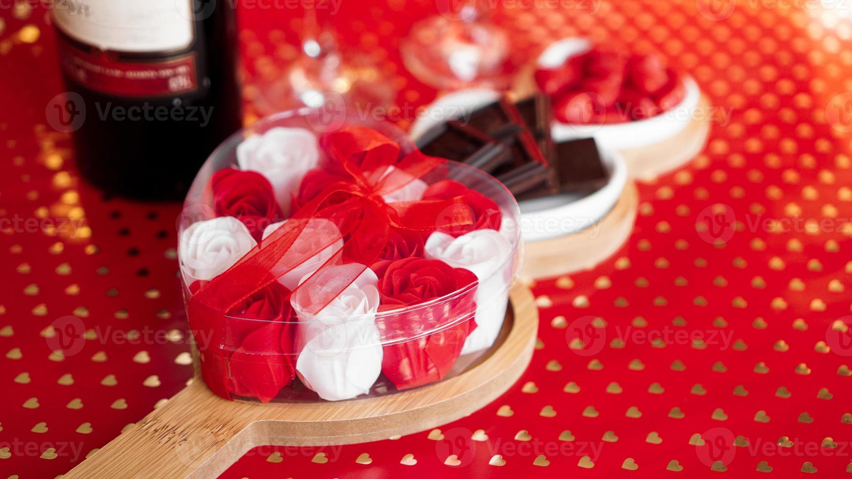 roses, chocolats et bonbons photo