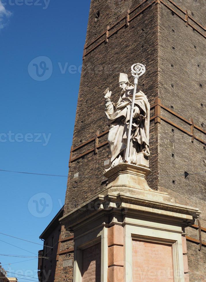 statue de san petronio à bologne photo