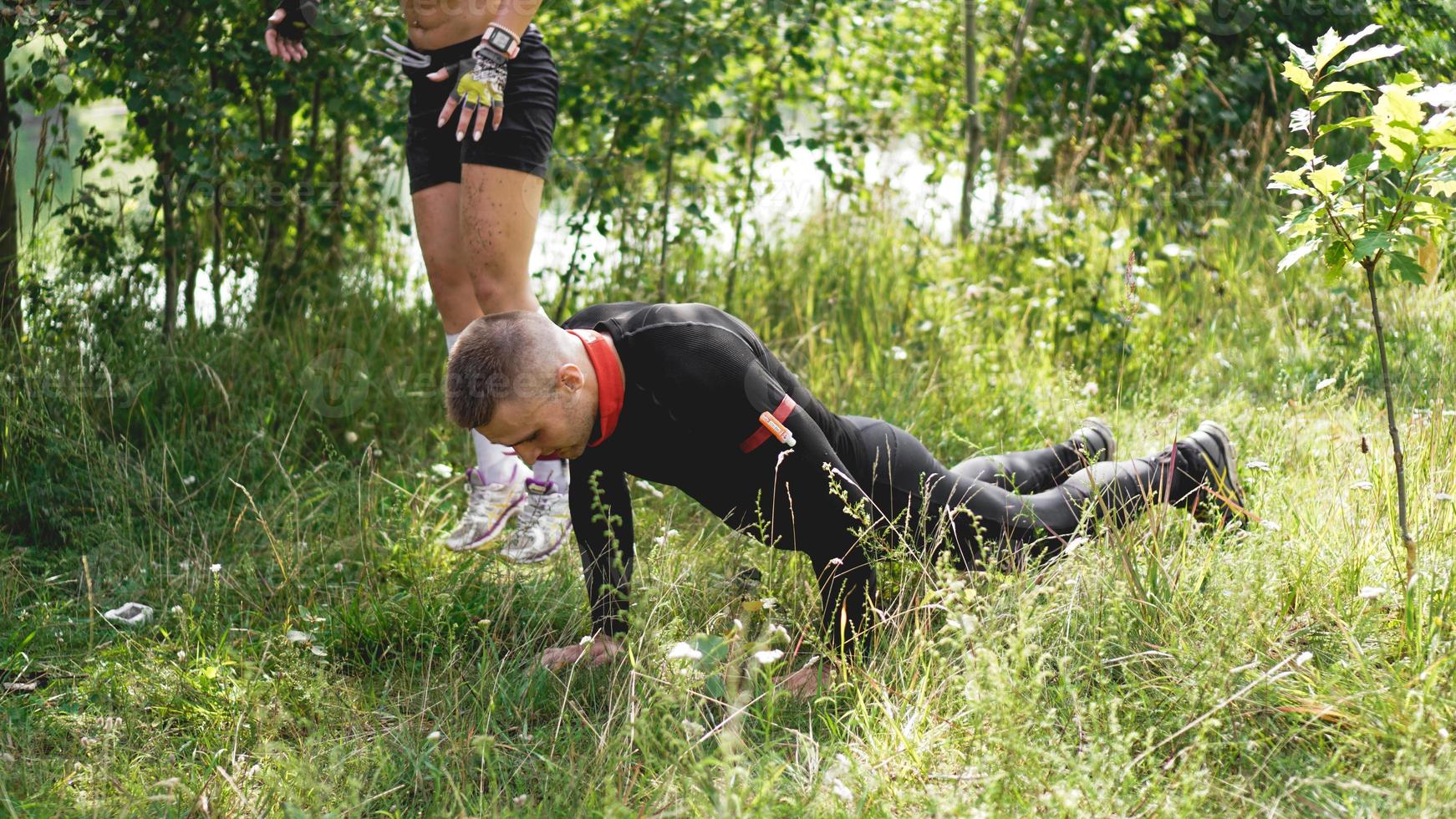 compétitions sportives, nature. les hommes font de l'exercice photo