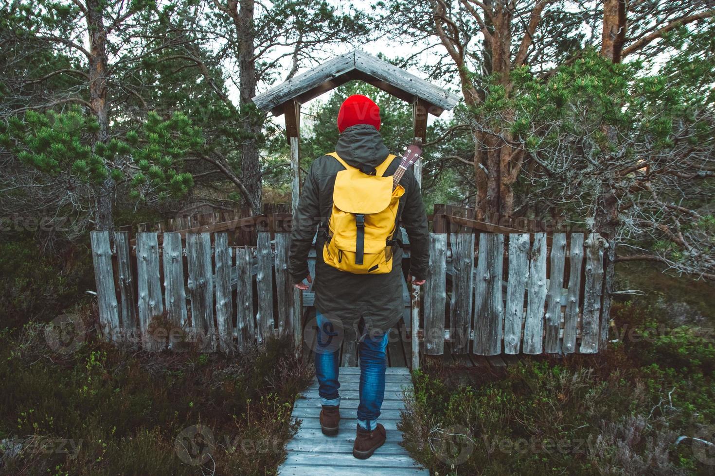 homme, randonnée, sur, a, sentier photo