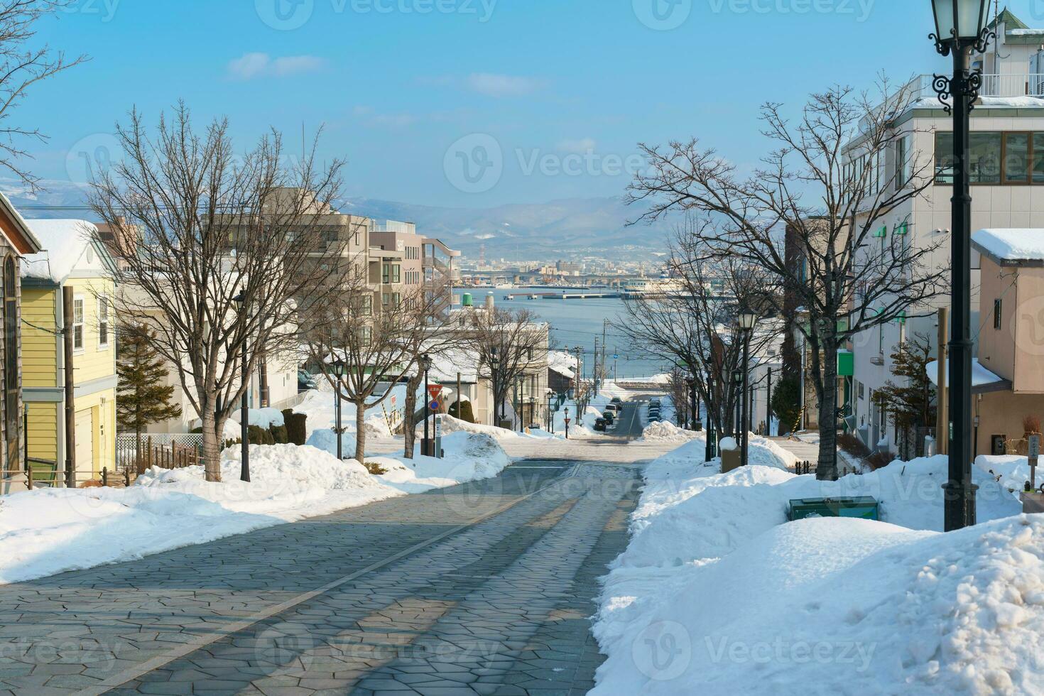 hachiman zaka pente avec neige dans hiver saison. point de repère et populaire pour attractions dans hokkaïdo, Japon. Voyage et vacances concept photo