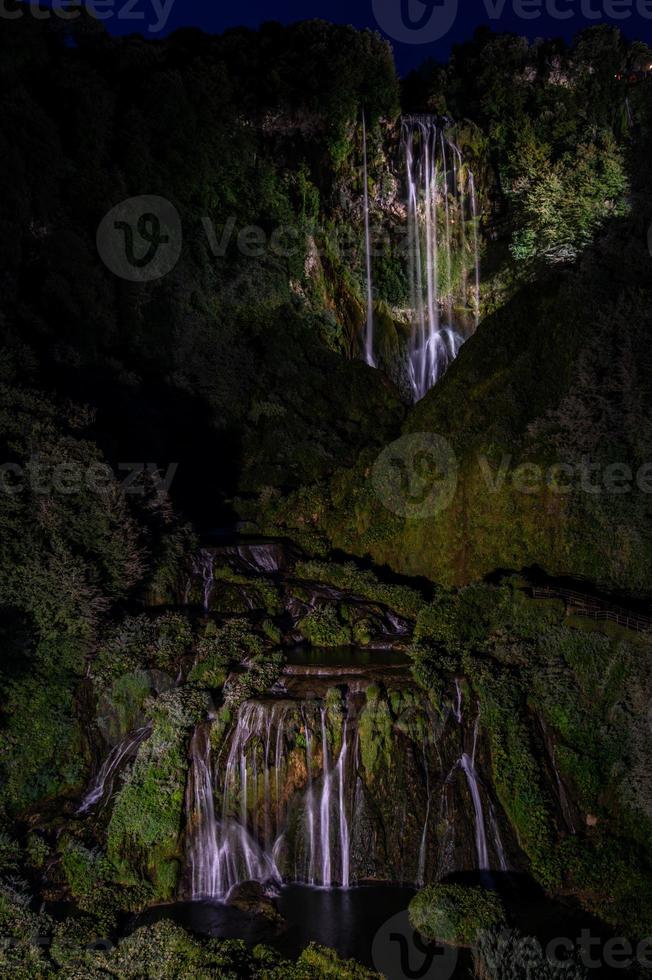 marmore tombe la nuit photo