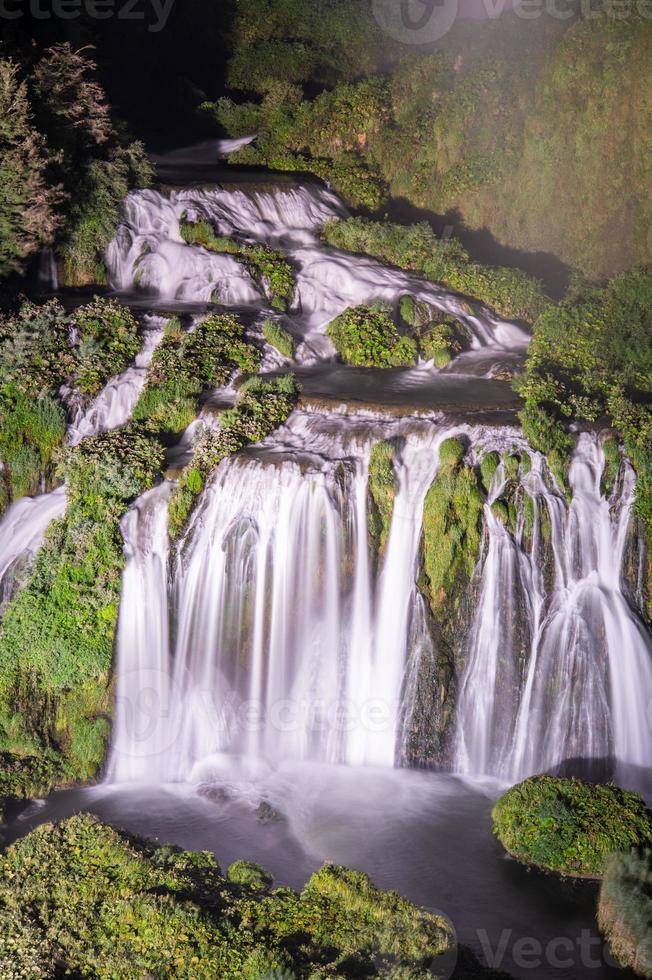 marmore tombe la nuit photo