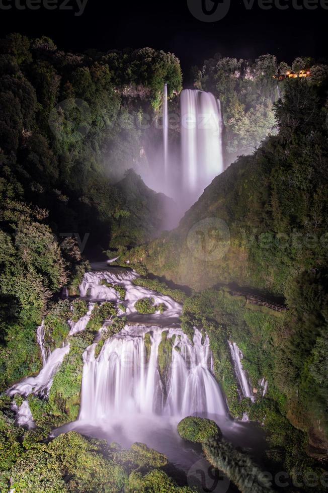 marmore tombe la nuit photo